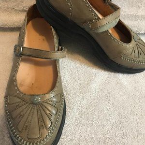 Dr Comfort ladies maryjane shoes 8 Beige